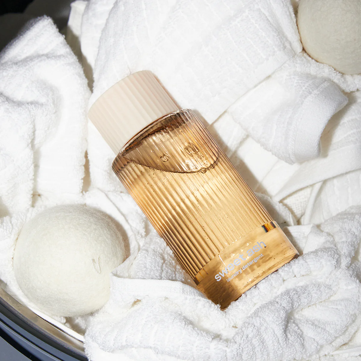SWEET ASH - TONKA AND JUNIPER SCENTED LAUNDRY DETERGENT - Image 3